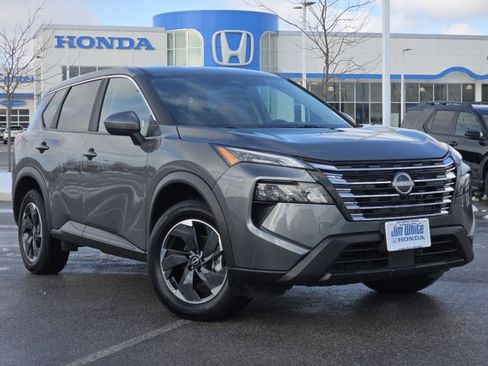 Used 2025 Nissan Rogue SV image 2