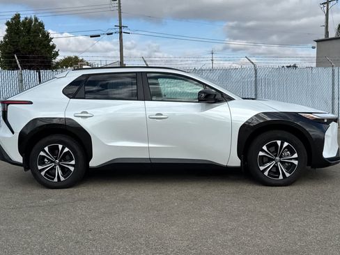 Certified 2024 Toyota bZ4X FWD image 6