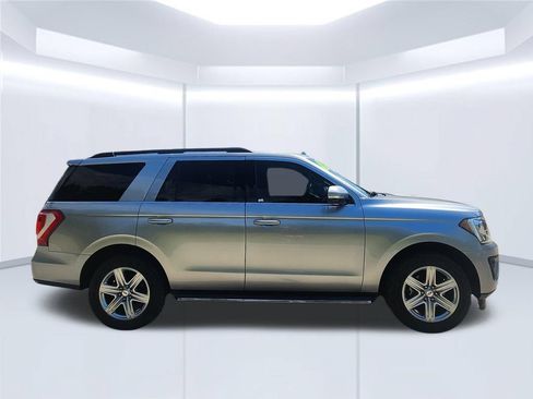 Used 2020 Ford Expedition XLT w/ Equipment Group 202A AWD/4WD image 4
