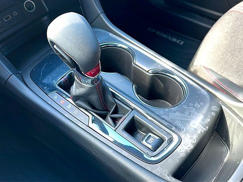 Used 2023 Chevrolet Equinox RS FWD image 34