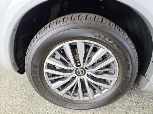 Used 2024 Nissan Armada SL w/ Captain's Chairs Package image 17