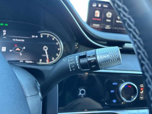 Used 2023 Genesis GV70 2.5T w/ Select Package image 28