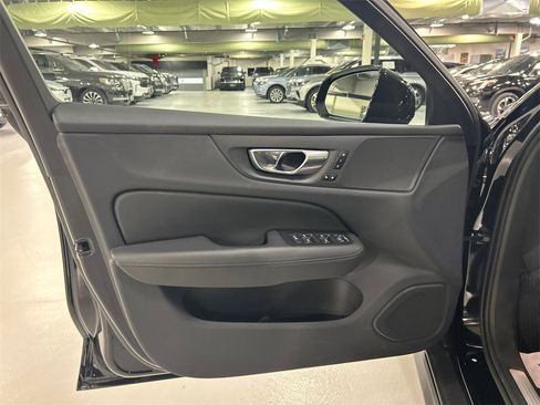 Certified 2025 Volvo V60 B5 Cross Country Plus image 9
