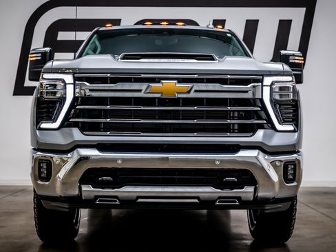 Used 2024 Chevrolet Silverado 2500 LTZ w/ LTZ Plus Package image 3