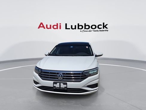 Used 2019 Volkswagen Jetta SE w/ Cold Weather Package FWD image 3