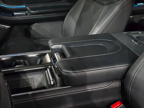 New 2025 Ford Expedition Platinum w/ Stealth Performance Package image 31