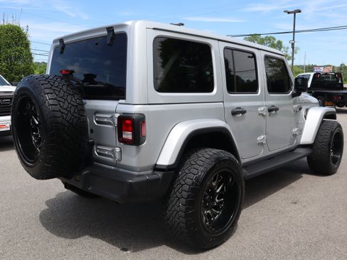 Used 2022 Jeep Wrangler Unlimited Sahara AWD/4WD image 6
