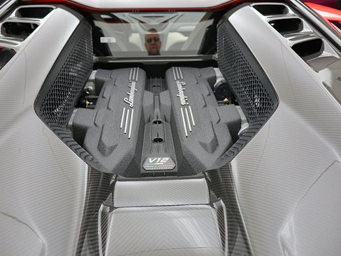 Used 2025 Lamborghini Revuelto AWD/4WD image 35