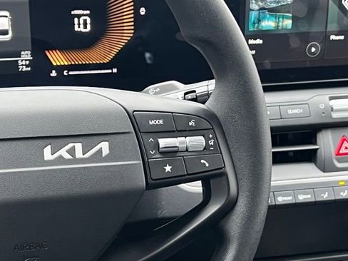 New 2025 Kia K4 LXS image 23