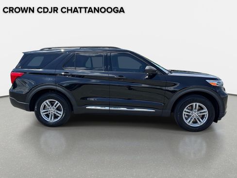 Used 2022 Ford Explorer XLT w/ Equipment Group 202A AWD/4WD image 3