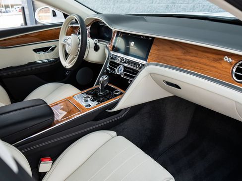Certified 2023 Bentley Flying Spur V8 AWD/4WD image 2