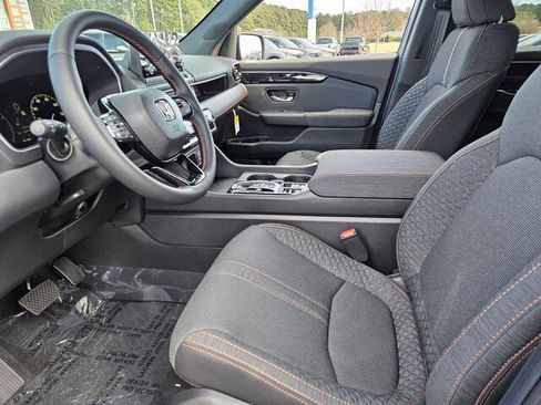 New 2025 Honda Pilot Sport image 7