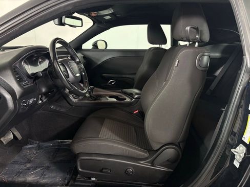 Used 2023 Dodge Challenger SXT RWD image 16