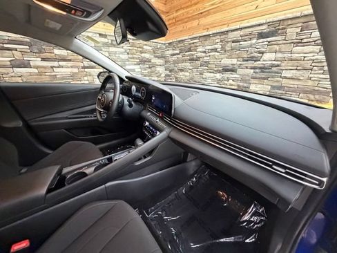Used 2023 Hyundai Elantra SEL w/ Convenience Package FWD image 15