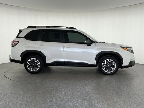 Certified 2025 Subaru Forester Premium image 2