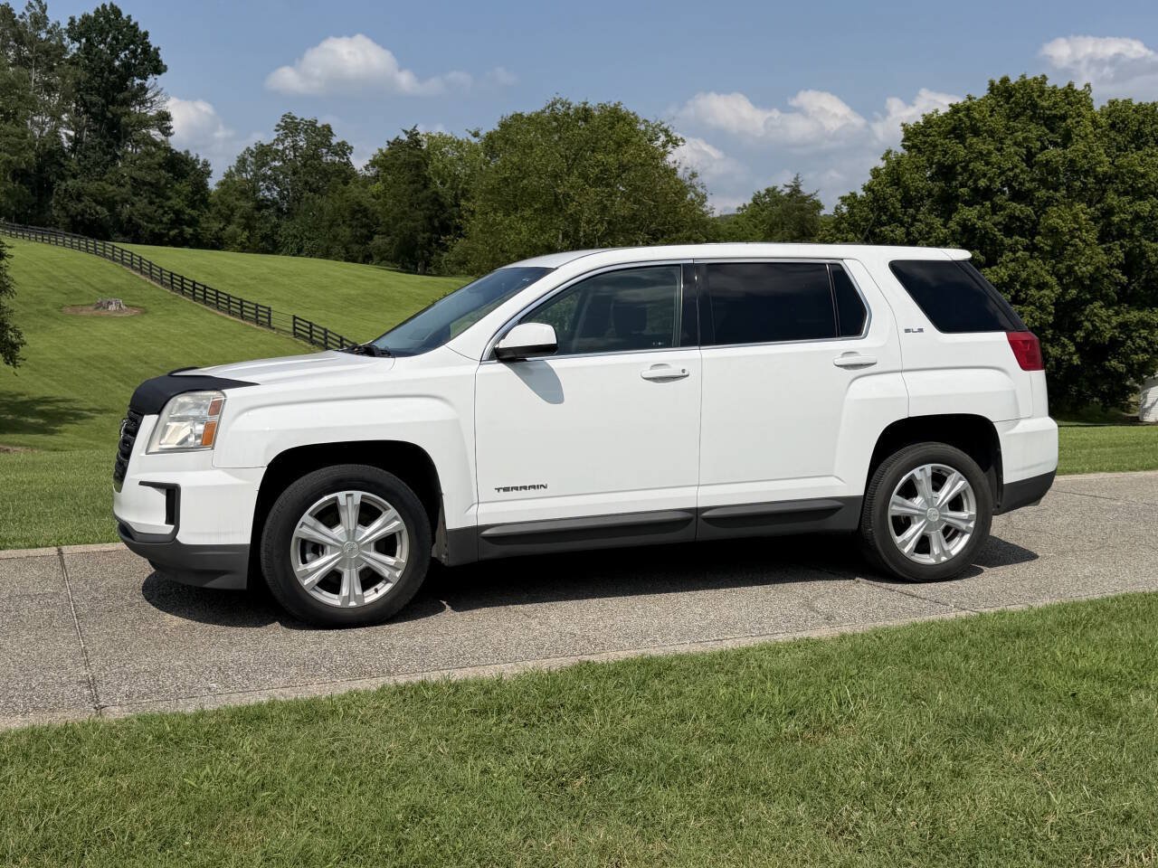 Used 2017 GMC Terrain SLE AWD/4WD image 1