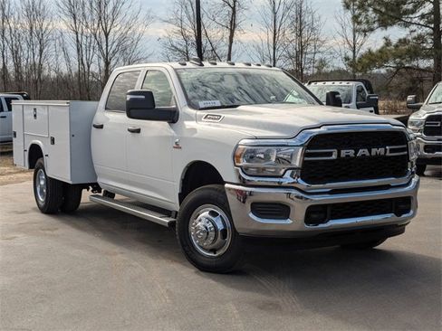 New 2024 RAM 3500 Tradesman w/ Chrome Appearance Group image 2