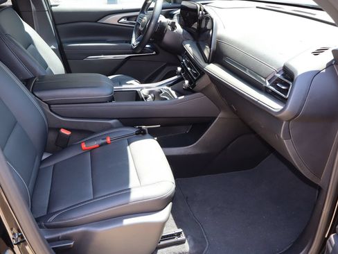 Used 2026 Chevrolet Traverse LT FWD image 17