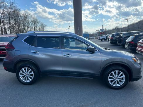 Used 2020 Nissan Rogue SV image 4
