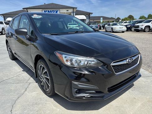 Used 2017 Subaru Impreza 2.0i image 2