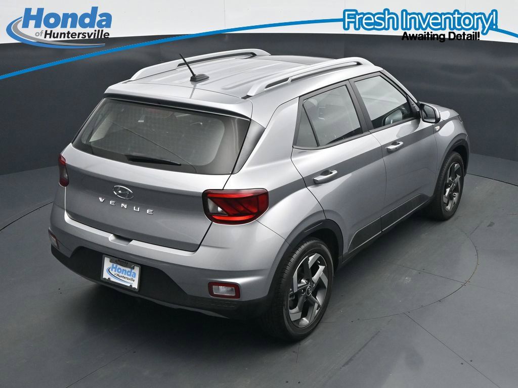 Used 2025 Hyundai Venue SEL FWD image 25