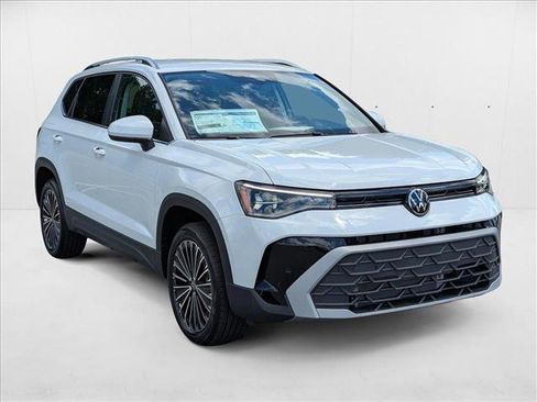 New 2025 Volkswagen Taos SE image 7