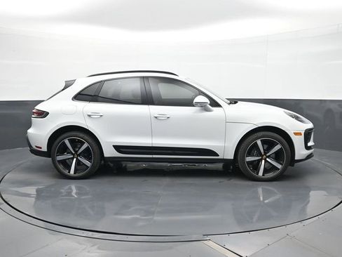 Certified 2025 Porsche Macan AWD/4WD image 23