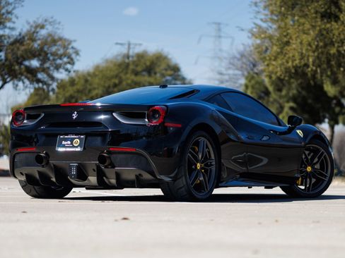 Used 2017 Ferrari 488 GTB image 7