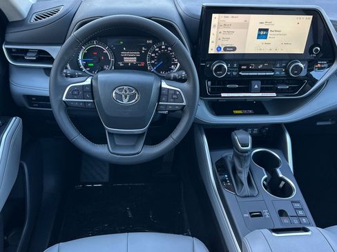 New 2026 Toyota Highlander XLE image 16