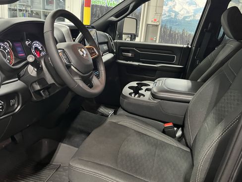 Used 2025 RAM 3500 Big Horn image 11