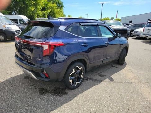 Used 2024 Kia Seltos EX AWD/4WD image 3