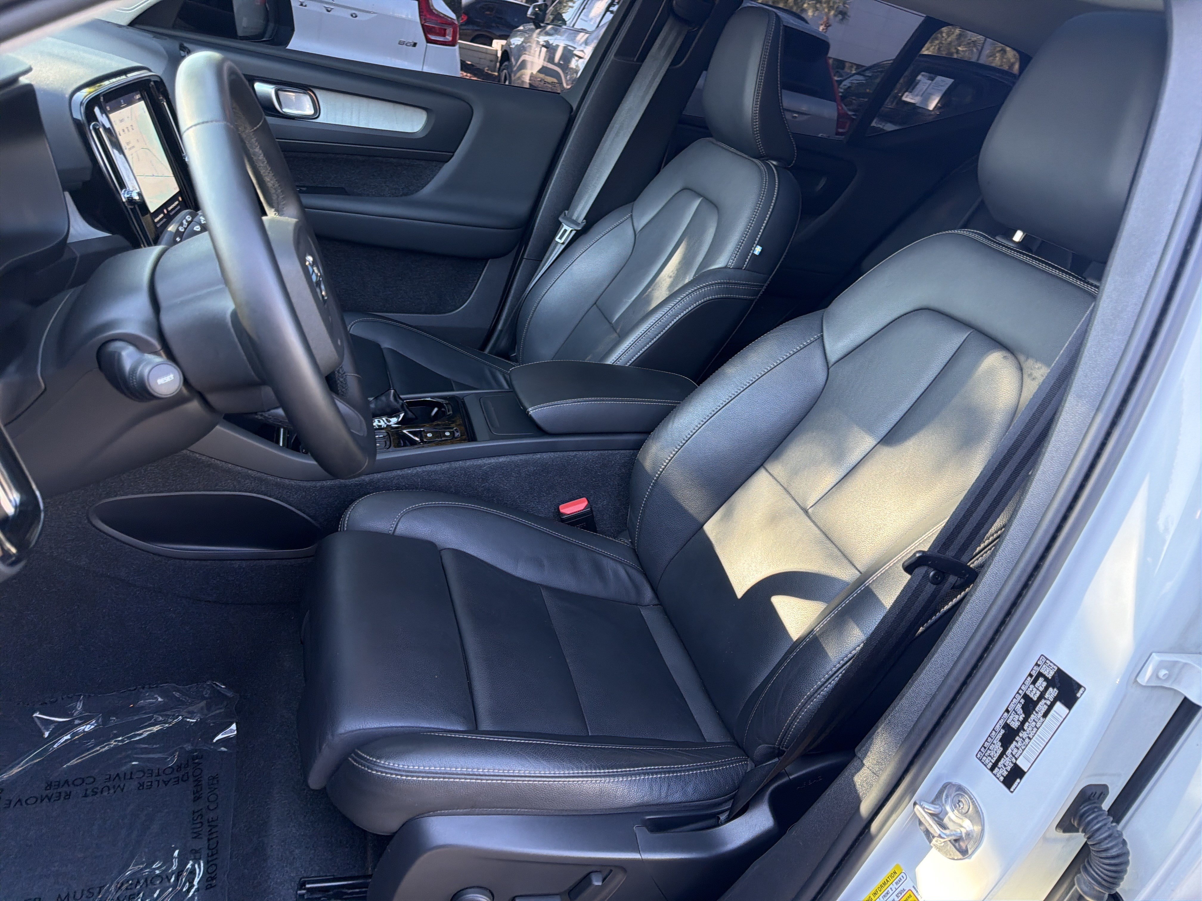 Used 2024 Volvo XC40 B5 Plus w/ Protection Package Premier AWD/4WD image 17