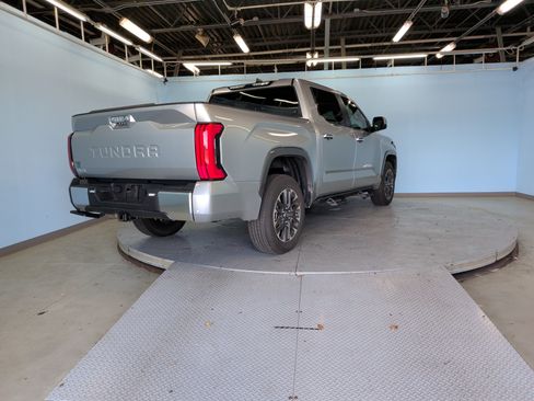 Used 2025 Toyota Tundra Limited AWD/4WD image 11