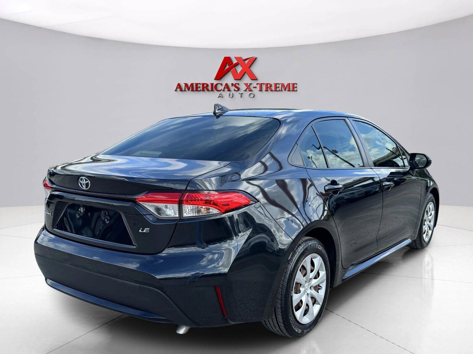 Used 2021 Toyota Corolla LE FWD image 5