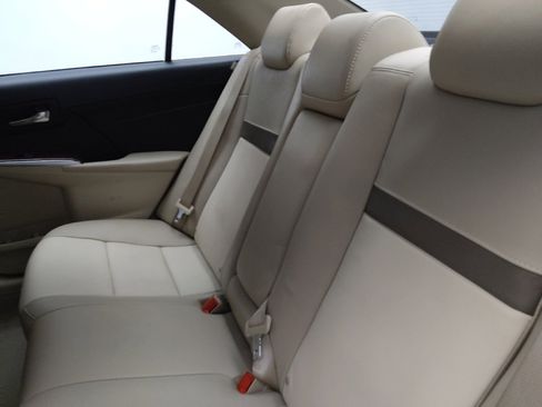 Used 2014 Toyota Camry XLE image 18