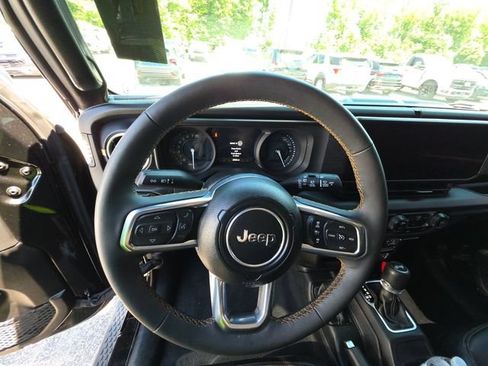 Used 2024 Jeep Wrangler Unlimited Sahara AWD/4WD image 4