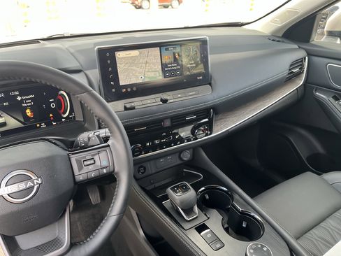 Certified 2026 Nissan Rogue Platinum w/ Platinum Premium Package image 16