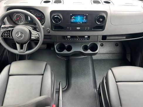 Used 2024 Mercedes-Benz Sprinter 2500 image 12