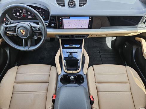 Certified 2025 Porsche Cayenne Coupe image 24