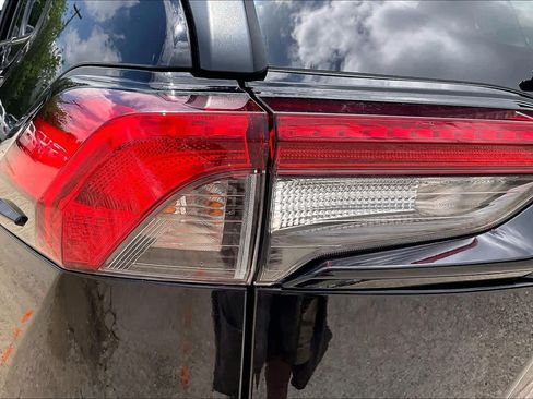 Used 2025 Toyota RAV4 XLE FWD image 28