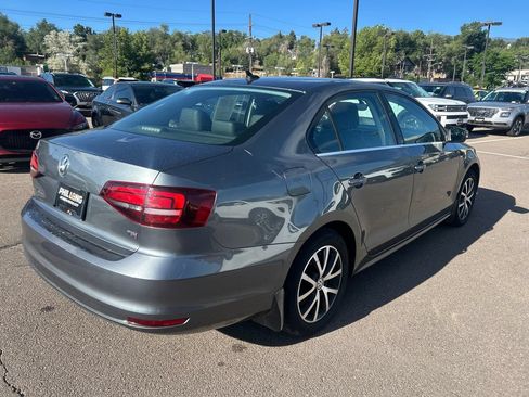 Used 2018 Volkswagen Jetta SE FWD image 5