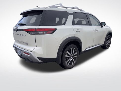 Used 2023 Nissan Pathfinder Platinum image 2