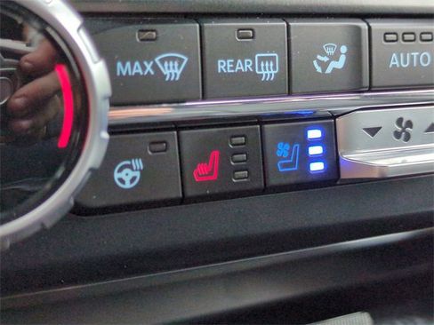 Used 2023 Ford F350 Lariat w/ Sport Appearance Package image 23