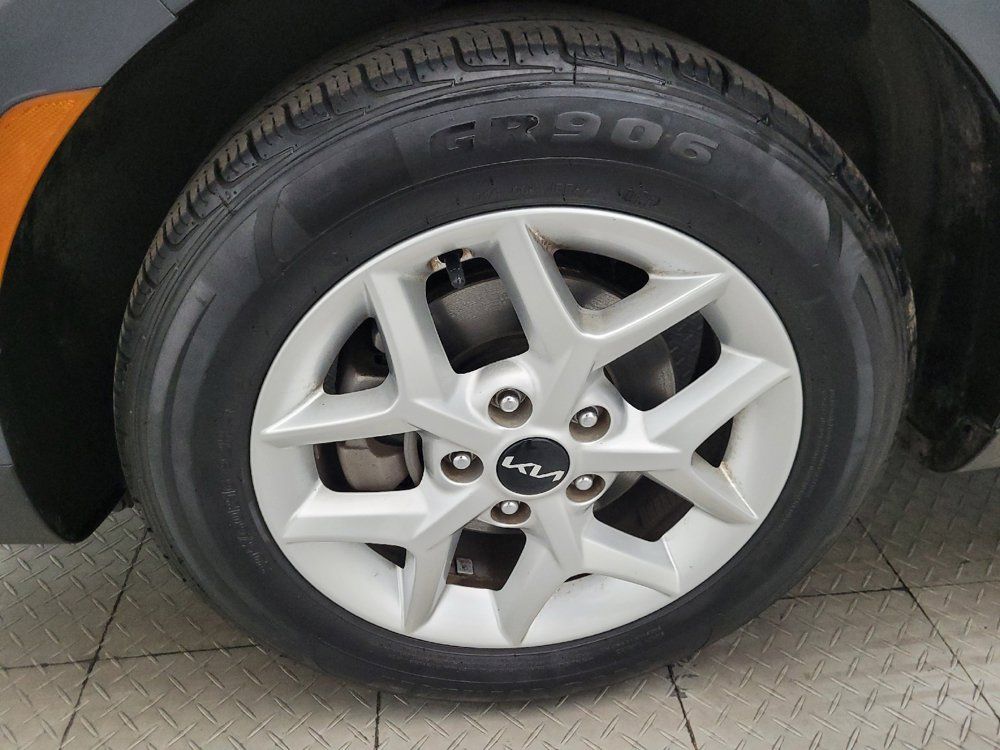 Used 2023 Kia Soul LX w/ Option Group 015 FWD image 31