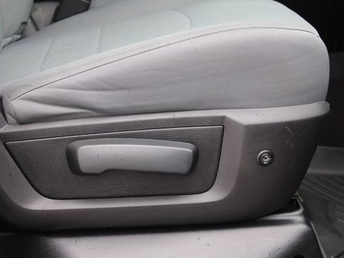 Used 2016 RAM 2500 Tradesman w/ Chrome Appearance Group image 22