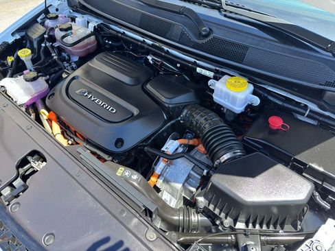 Used 2024 Chrysler Pacifica Limited FWD image 45