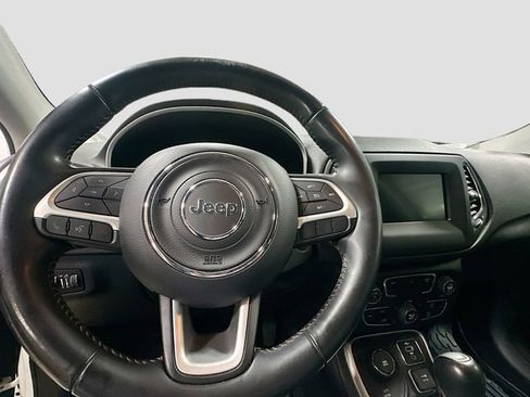 Used 2019 Jeep Compass Latitude image 13