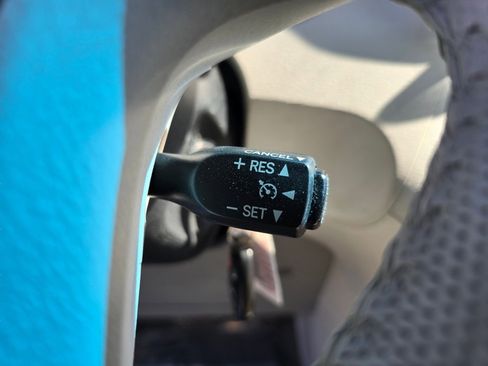 Used 2012 Toyota Sienna XLE FWD image 9