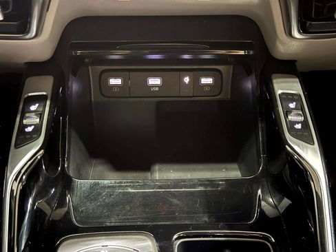 Used 2023 Kia Sorento SX Prestige image 12