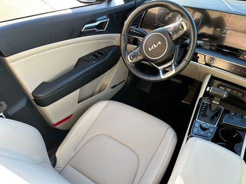 Used 2023 Kia Sportage EX image 17